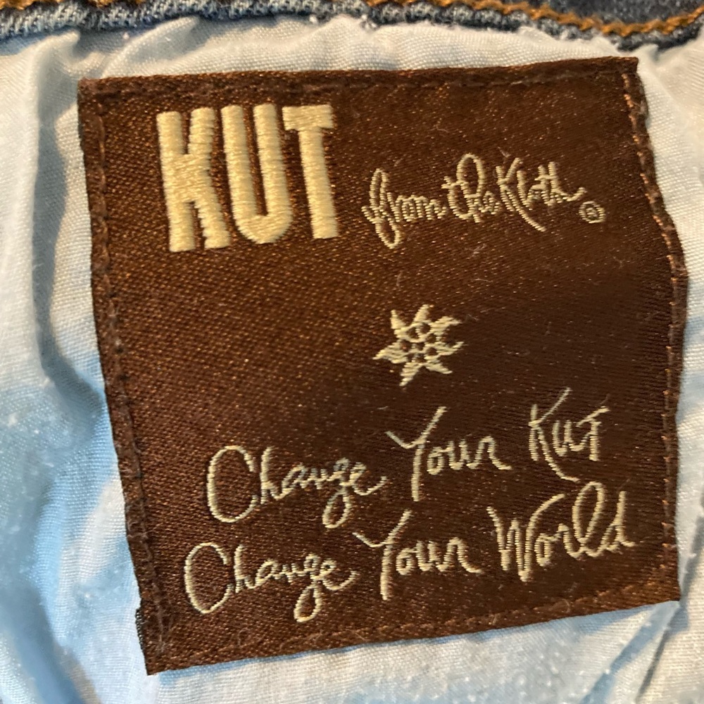 Straight leg jeans. Can be rolled or worn just as they are!